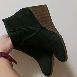 Lucky wedge booties 7.5